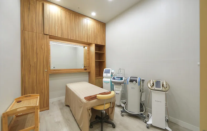Laser and treatment room at Time Return Clinic in Seoul